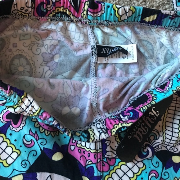 KYRA RESERVED Sugar Skull Printed Leggings - Picture 5 of 5